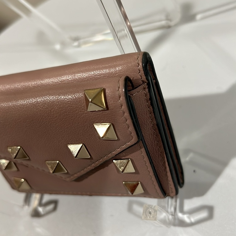 Valentino Garavani Rockstud Tan Compact Wallet EUC - Picture 11 of 15